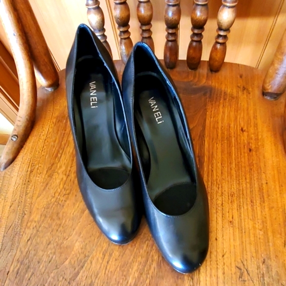 Vaneli Heels - Picture 3 of 8